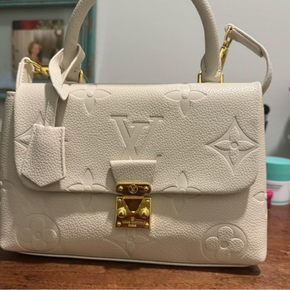 Lulu Metis Medium size. New. White. Designer inspired.